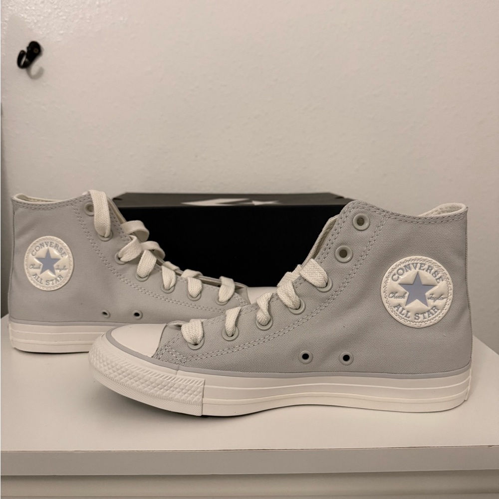 Converse High Top Sneakers Size 8 Womens (Fossilized/Vintage White Color)